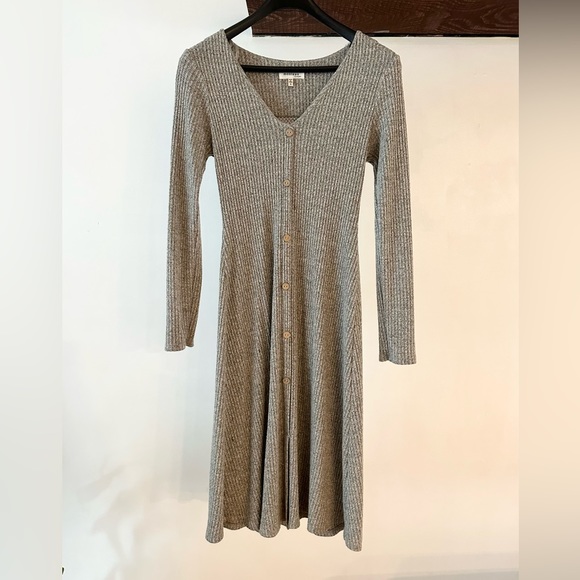 Monteau Los Angeles Knit Dress - Picture 2 of 4